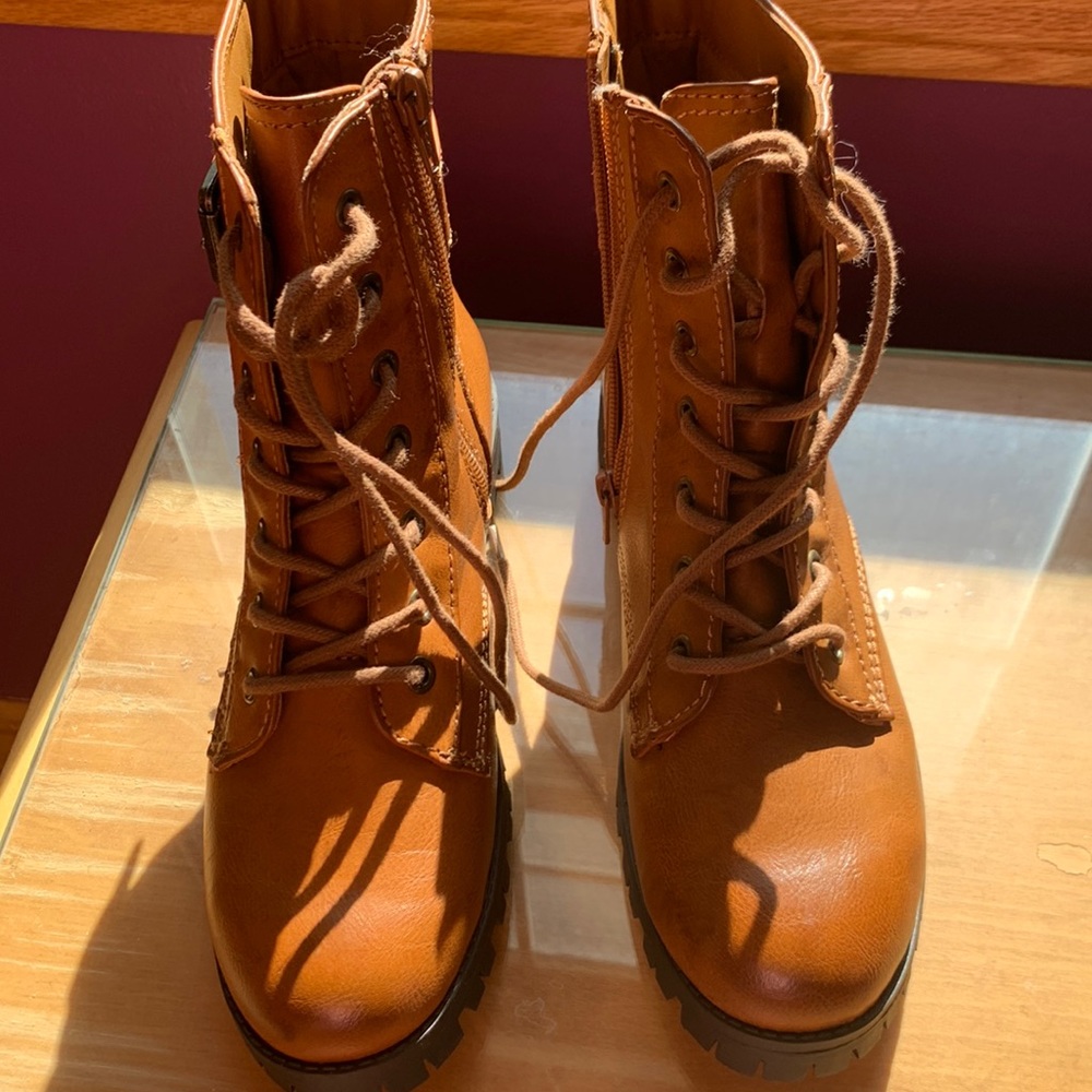 SO brown boot
